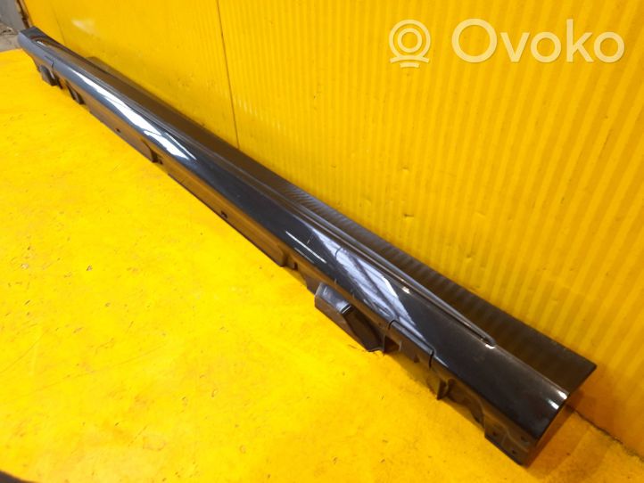 Mercedes-Benz C W205 Rivestimento vano piedi laterale 