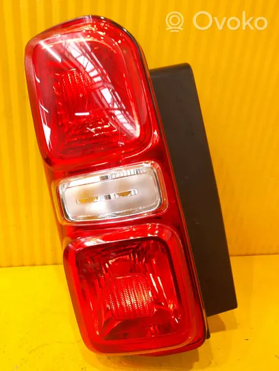 Opel Vivaro Luci posteriori 9608243180