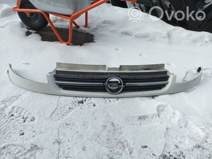 Opel Vivaro Front grill 