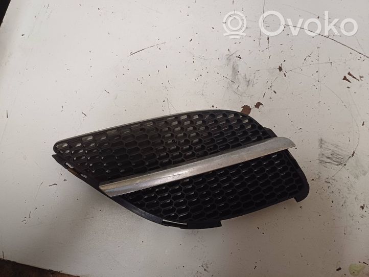 Nissan Primera Grille inférieure de pare-chocs avant rh62320bn700