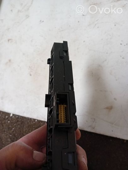 Renault Clio V Botón interruptor de luz de peligro 283B86009R