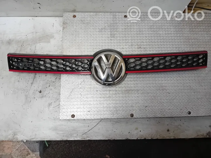 Volkswagen Golf VI Griglia superiore del radiatore paraurti anteriore 5K0853601