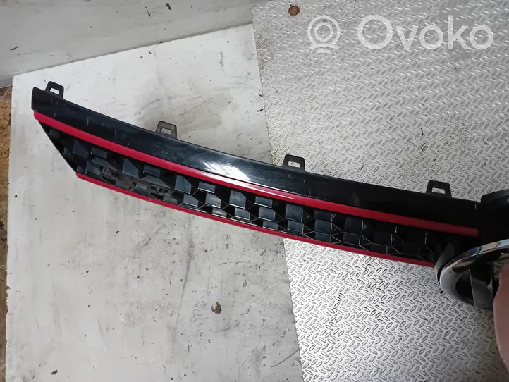 Volkswagen Golf VI Griglia superiore del radiatore paraurti anteriore 5K0853601