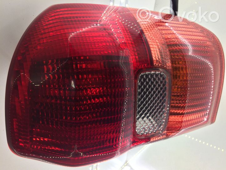 Toyota RAV 4 (XA20) Lampa tylna 