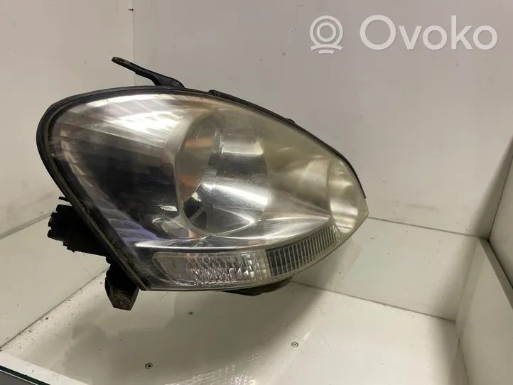 Toyota Avensis Verso Lampa przednia 