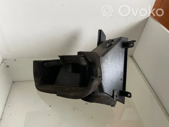 Toyota Corolla Verso E121 Prowadnica powietrza intercoolera 