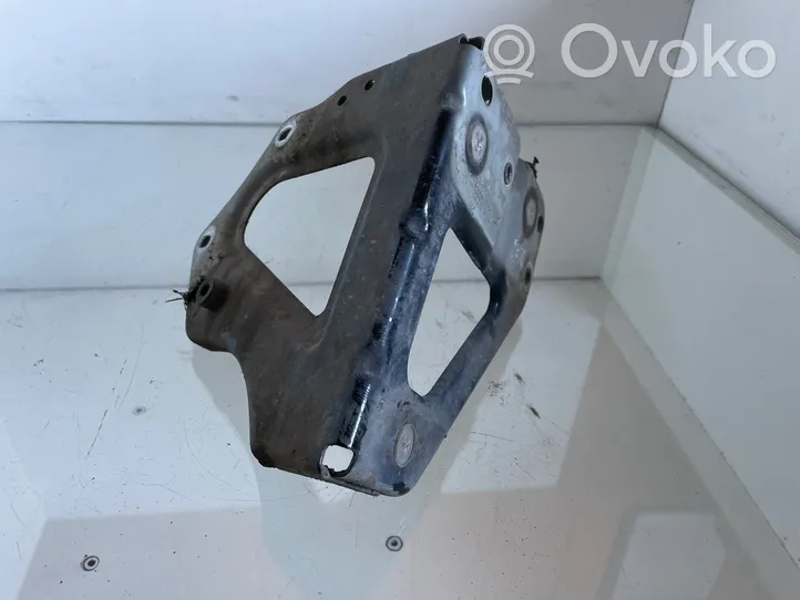 Audi A6 S6 C6 4F Supporto di montaggio del parafango 4F0821136A