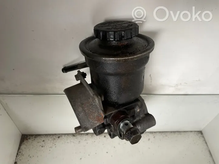 Toyota Avensis Verso Power steering pump 