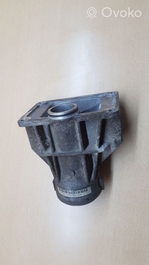 BMW 4 F32 F33 Staffa del cuscinetto di supporto dell’albero di trasmissione 7601995