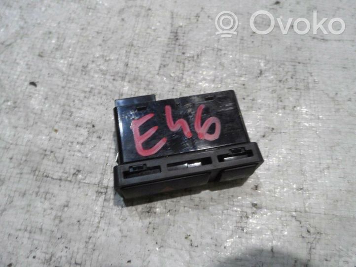 BMW 3 E46 Tailgate/trunk/boot open switch 