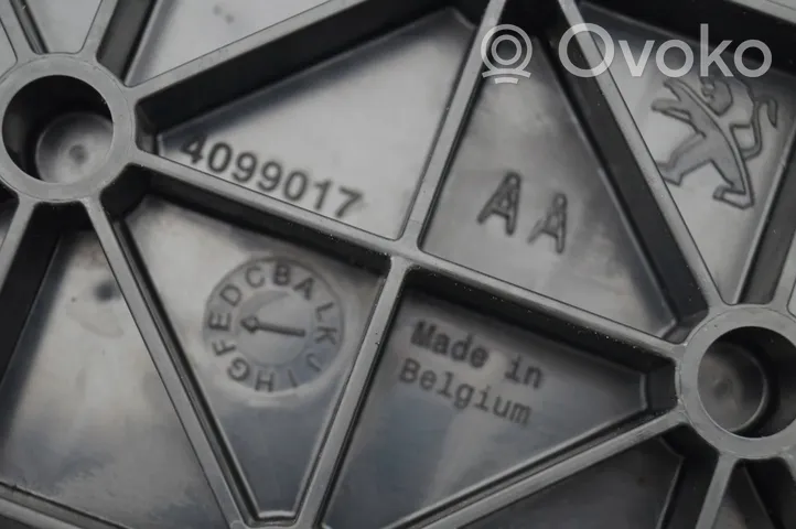 Opel Vivaro AdBlue skysčio bakelis 4077148AA