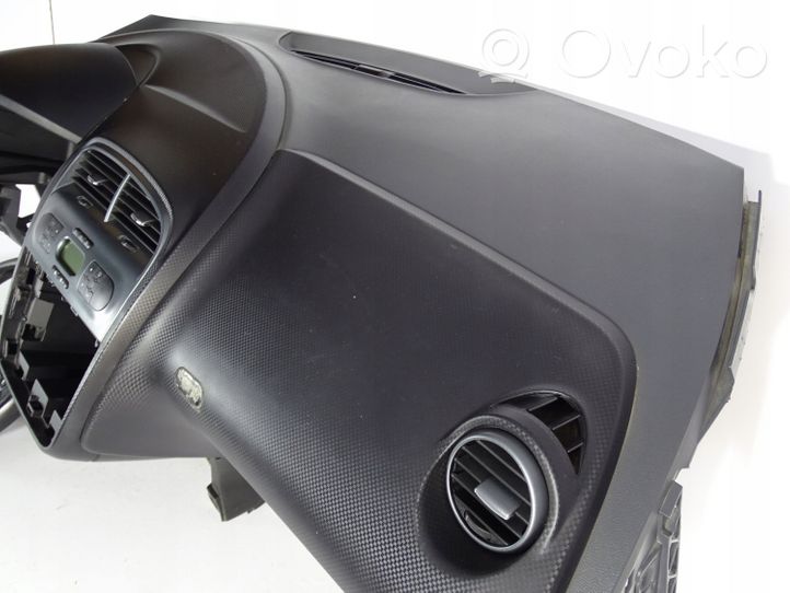 Seat Toledo III (5P) Set airbag con pannello 5P0857067