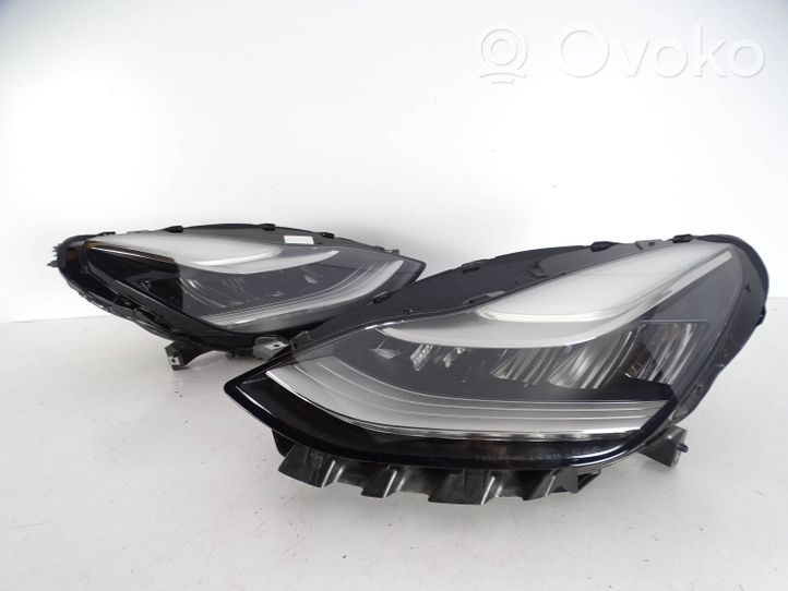 Tesla Model 3 Lampa przednia 1077375-00-C