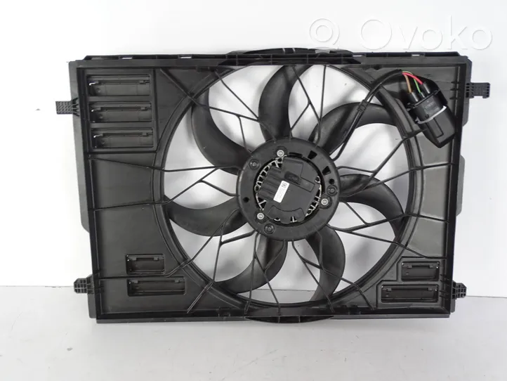 Mercedes-Benz CLA C118 X118 Ventilatore di raffreddamento elettrico del radiatore a2479060100