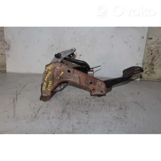 Renault Koleos I Clutch pedal 