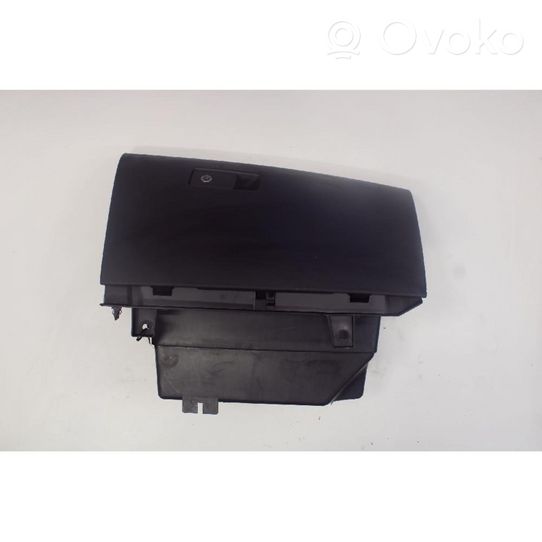 Volvo XC60 Glove box 