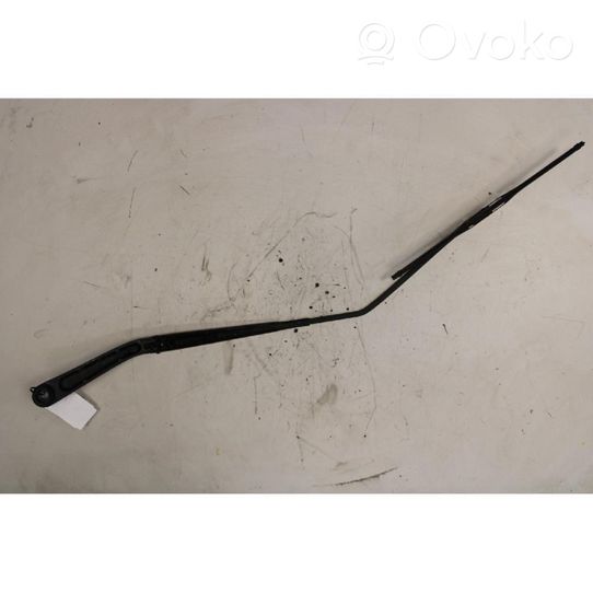 Nissan Juke I F15 Front wiper blade arm 