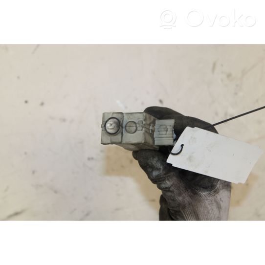 Audi A4 S4 B7 8E 8H Fuel tank cap lock motor 