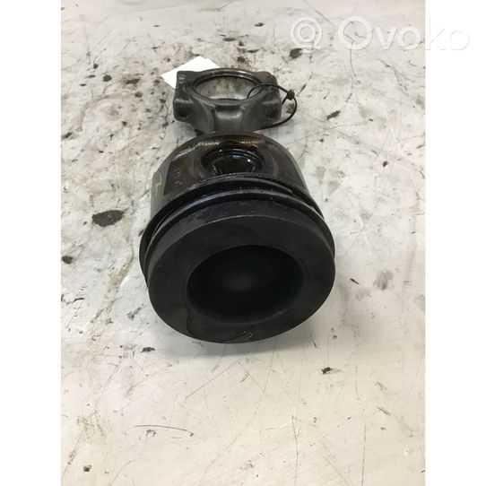 Nissan Juke I F15 Piston with connecting rod 