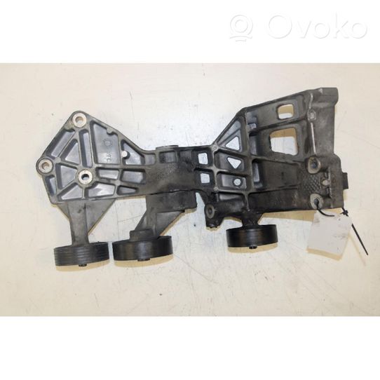 Mercedes-Benz A W169 Soporte del alternador 