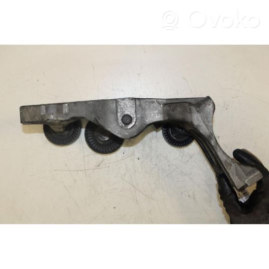 Mercedes-Benz A W169 Soporte del alternador 