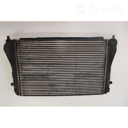 Volkswagen PASSAT B7 Chłodnica powietrza doładowującego / Intercooler 