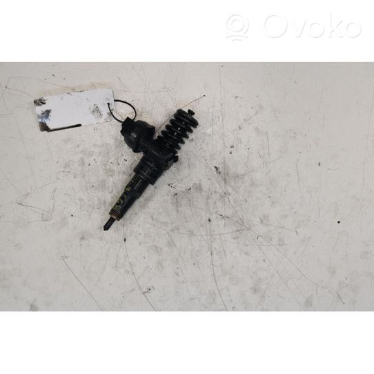 Volkswagen New Beetle Fuel injector 