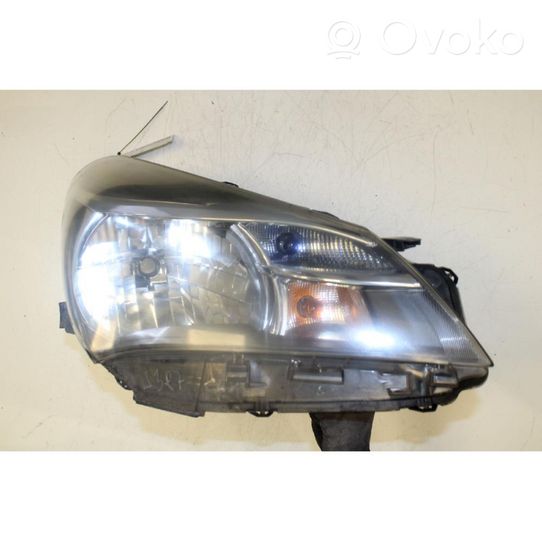 Toyota Yaris Lampa przednia 