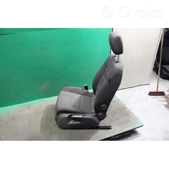 Volkswagen Touran I Front driver seat 