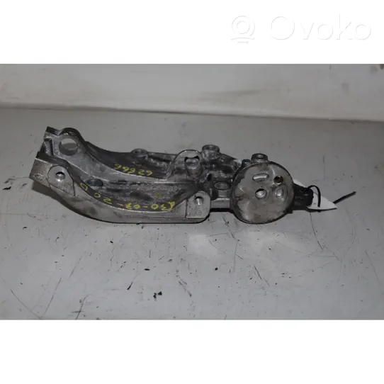 Volvo C30 Halterung Lichtmaschine 30725168