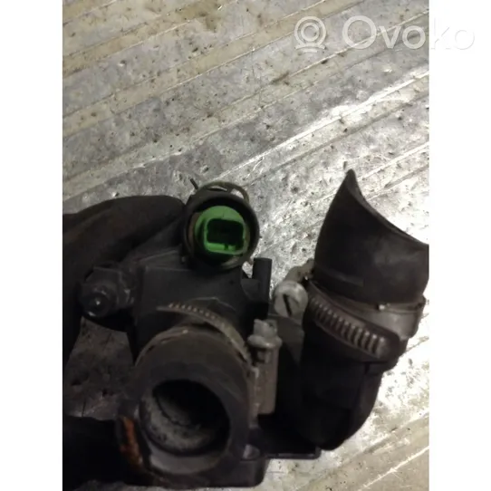 Citroen C4 Grand Picasso Boîtier de thermostat / thermostat 