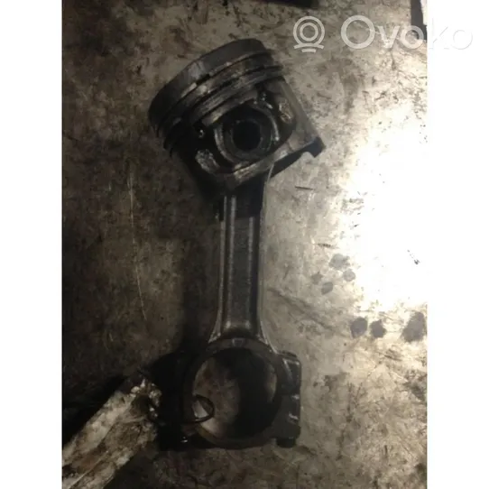 Renault Clio II Piston with connecting rod 