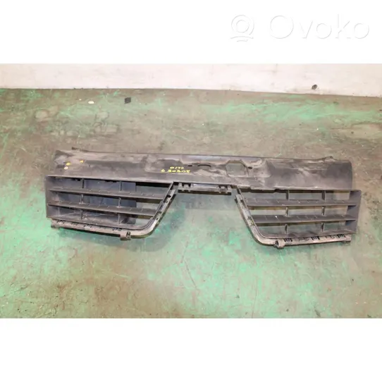 Renault Clio III Grille de calandre avant 