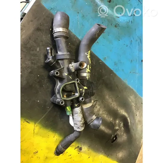 Ford Focus C-MAX Thermostat/thermostat housing 