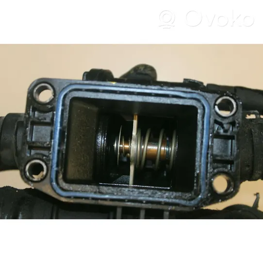 Ford Focus C-MAX Boîtier de thermostat / thermostat 