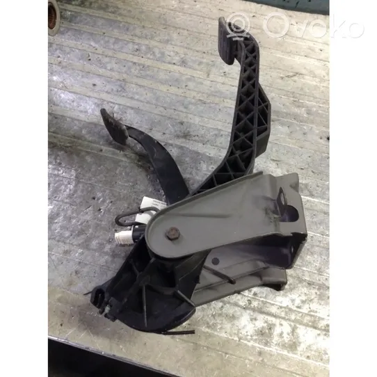 Dacia Sandero Pedal assembly 