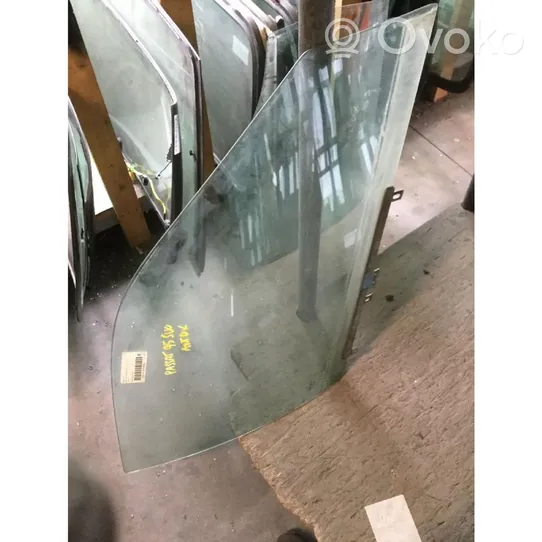 Volkswagen PASSAT B4 Front door window glass four-door 