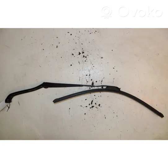 Honda CR-V Front wiper blade arm 