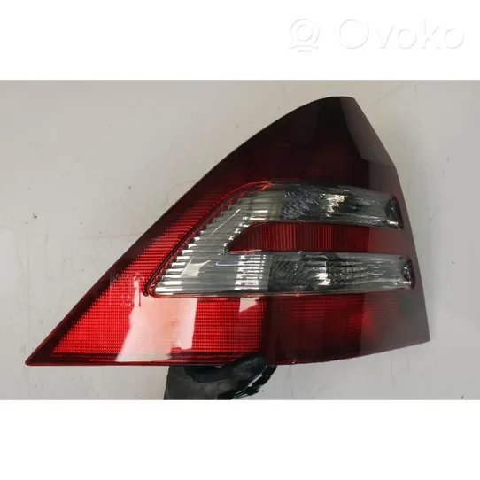 Mercedes-Benz C W203 Lampa tylna 