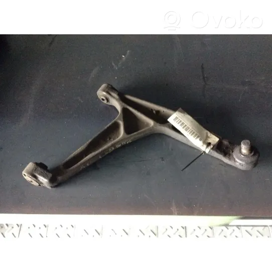 Peugeot 205 Triangle bras de suspension inférieur avant 