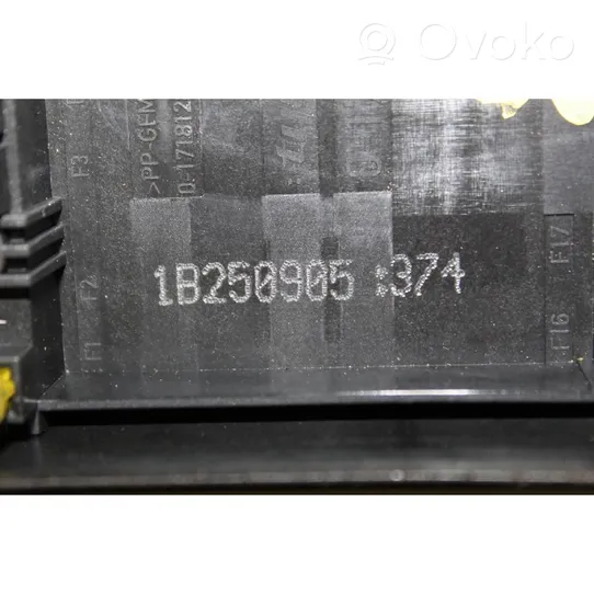 Audi A3 S3 8P Module de fusibles 