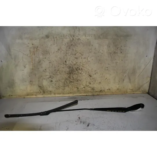 Volvo S40 Front wiper blade arm 