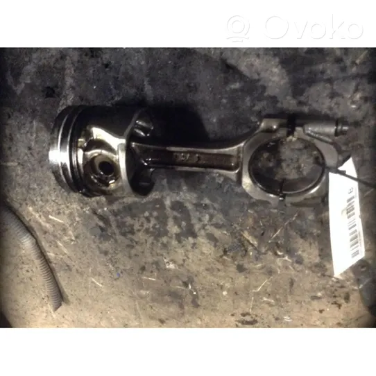 Hyundai Elantra Piston avec bielle 