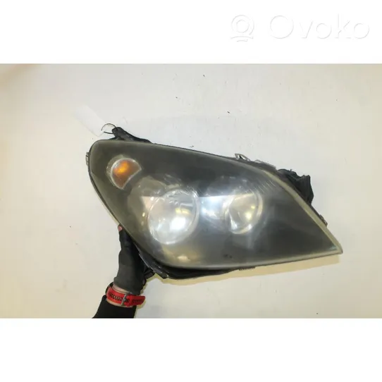 Opel Astra H Lampa przednia 