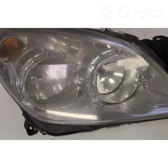 Opel Astra H Lampa przednia 