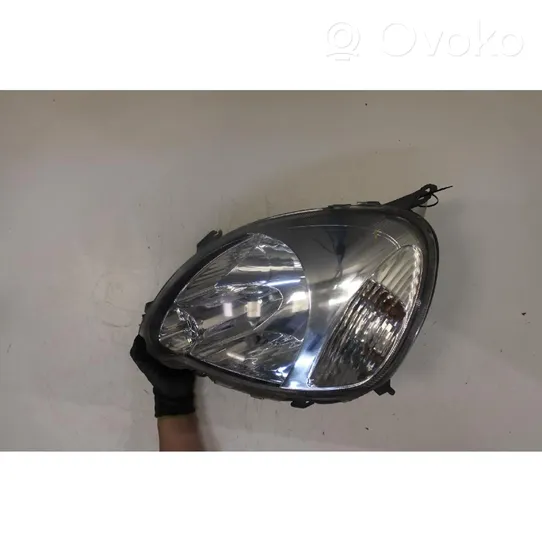 Toyota Yaris Lampa przednia 