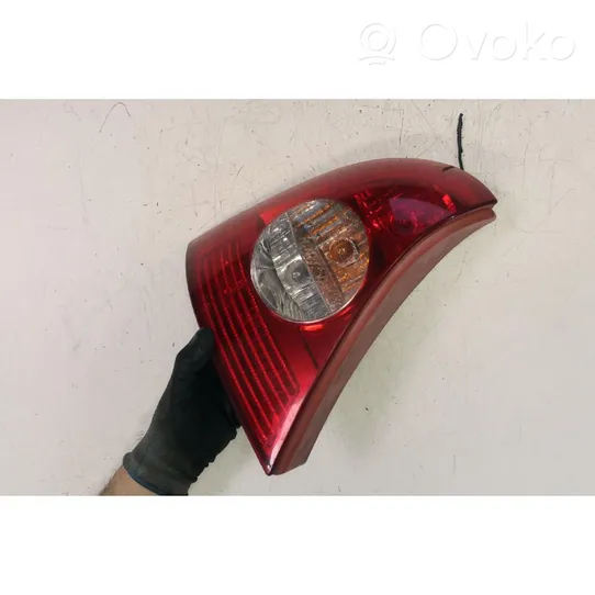 Renault Clio II Luci posteriori 8200071413