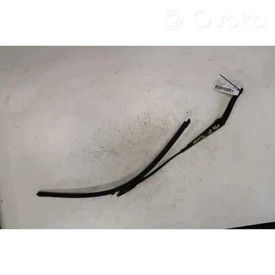 Volvo V40 Cross country Front wiper blade arm 31276059