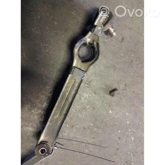 Suzuki Alto Brazo de suspensión delantero 