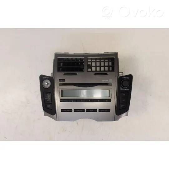 Toyota Yaris Unità principale autoradio/CD/DVD/GPS 86120-0D490